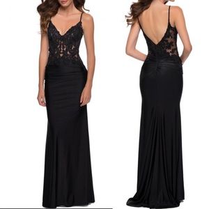 La Femme sexy Elegant lace figure-skimming gown size 6  shimmer
